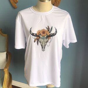 NWT white short sleeves t-shirt. Western cowgirl cow skull rodeo sunflowers Sz M